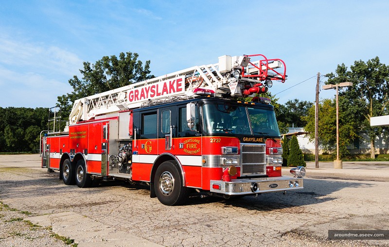 Ladder 2737, a Fire Truck from Grayslake